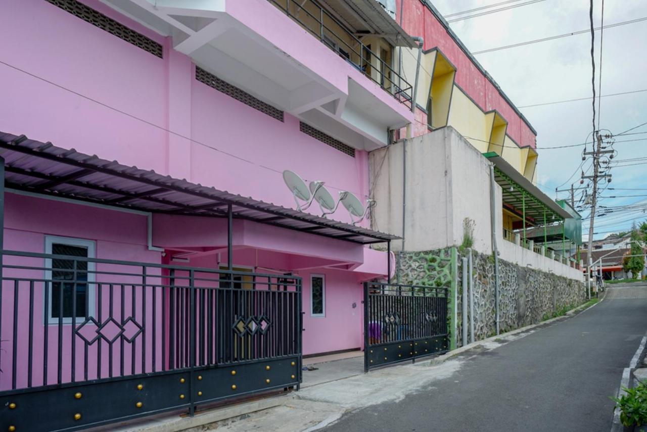 红多兹酒店-三宝垄加陀萨布陀街 外观 照片